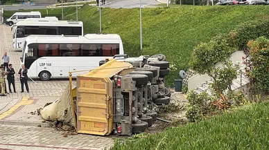 Eyüpsultan'da dehşet anları: Hafriyat kamyonu İSKİ bahçesine uçtu