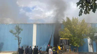 Gaziantep Organize Sanayi Bölgesi'nde korkutan fabrika yangını