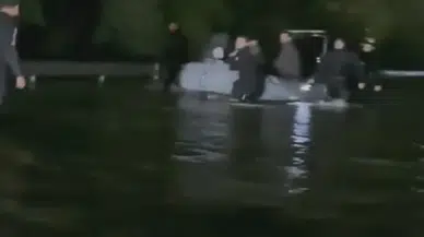 İstanbul'da sel kabusu: Ayazağa'da mahsur kalanlar botlarla tahliye edildi