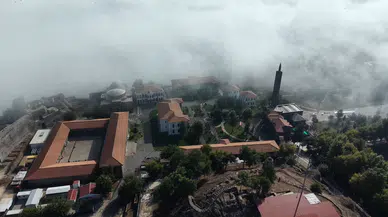 Diyarbakır'da sisli sabah: Tarihi doku bulutların arasına gizlendi