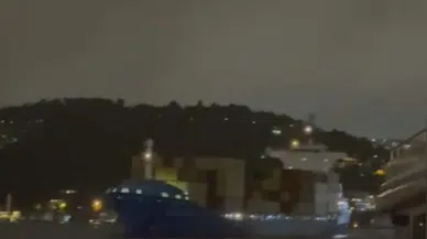 Boğaz trafiğinde korku dolu anlar: Kuru yük gemisi kontrolden çıktı