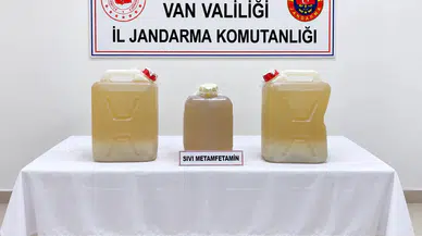 Van'da zehir tacirlerine ağır darbe: 34 kilo sıvı metamfetamin yakalandı