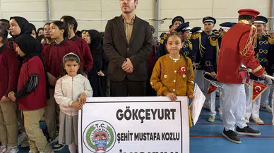 Yalnızlıktan kalabalığa: Cumhuriyet coşkusunu arkadaşlarıyla paylaştı