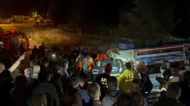 Adıyaman yolunda feci kaza: Elma yüklü kamyonet ile traktör çarpıştı