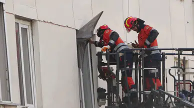 Maltepe'de yıkılan binada zamana karşı yarış: İtfaiyeden kritik hamle