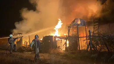 Şantiye alanında gece yarısı paniği: İşçi konteyneri küle döndü