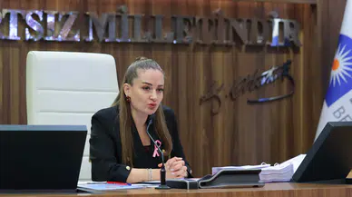 Büşra Özdemir'den 'parti değiştiriyor' iddialarına net yanıt: Siyasetimi CHP çatısı altında sürdürüyorum