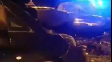 Ardahan'da gece yarısı dehşeti: İki araç kafa kafaya çarpıştı