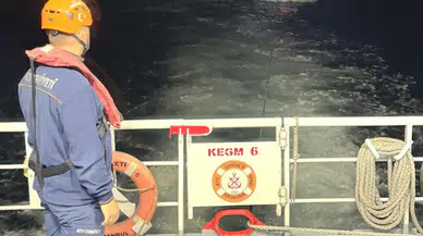 Çanakkale Boğazı'nda tehlikeli anlar: Arızalanan tekne ekipleri harekete geçirdi