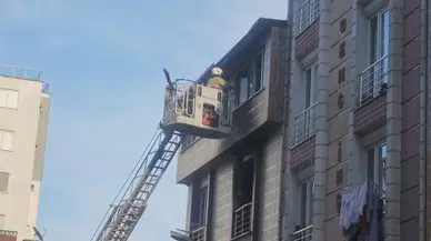 Esenyurt'ta korku dolu anlar: Alevlerin arasında kalan 5 kişi son anda kurtarıldı