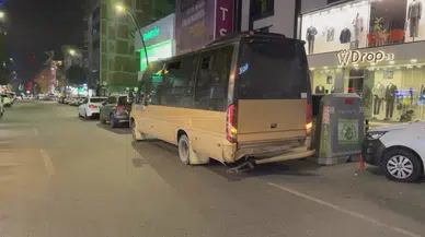 Halkalı Caddesi'nde gece yarısı kaza: Minibüs yolcuları hastanelik oldu