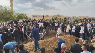 Nusaybin'deki feci kazada yürek yakan veda: İki anne ve dört çocuk yan yana defnedildi