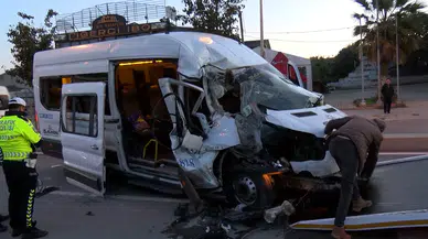Arnavutköy'de sabah saatlerinde servis kazası: 9 yaralı