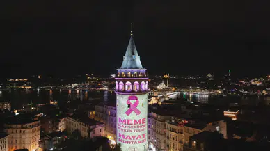 İstanbul'un simgesi Galata'dan pembe mesaj: Erken teşhis vurgusu