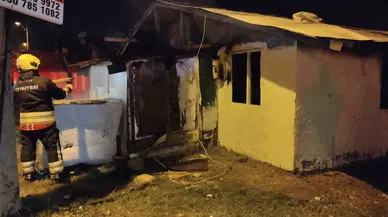 Bolu'da gece yarısı korkutan yangın: Ahşap ev alevlere teslim oldu