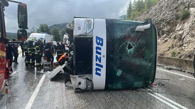 Isparta-Antalya yolunda feci kaza: Yolcu otobüsü devrildi