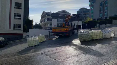 Bursa'da tehlikeli kaza: Kamyondan yola saçılan asit paniğe yol açtı
