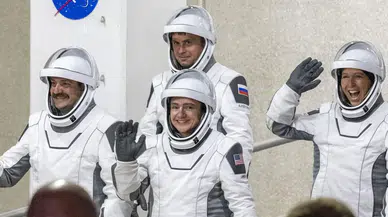 8 ay sonra Dünya’ya döndüler: 4 astronot SpaceX kapsülüyle Pasifik’e indi