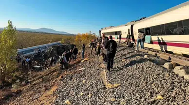 İspanya’da iki yüksek hızlı tren çarpıştı: Çok sayıda ölü var
