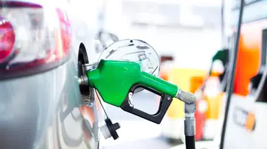 Benzine üst üste ikinci indirim geliyor: Bu gece tabelalar değişiyor