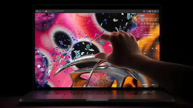Apple dokunmatik ekranlı yeni MacBook Pro’yu tanıttı: Türkiye fiyatı 1 milyon TL’ye yaklaşıyor