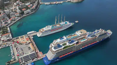 Kuşadası'na kruvaziyer hareketliliği: 5 bin 400 turist geldi