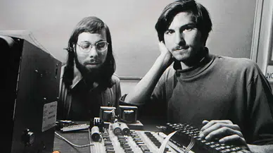 Apple tarihinin ilk çeki rekor fiyata satıldı