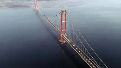 Çanakkale Boğazı fırtına nedeniyle çift yönlü trafiğe kapatıldı