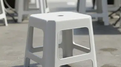 Plastik sandalyelerin ortasındaki delik neden var? Meğer sebebi buymuş