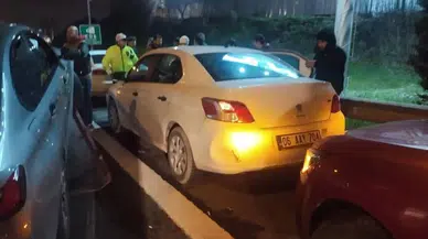 Tem otoyolunda sabah kabusu: 8 araç birbirine girdi, trafik durma noktasına geldi