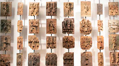 Cambridge Üniversitesi, sömürge döneminde yağmalanan tarihi eserleri Nijerya’ya iade ediyor