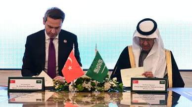 Türkiye ve Suudi Arabistan'dan dev enerji imzası: 2 milyar dolarlık güneş enerjisi yatırımı