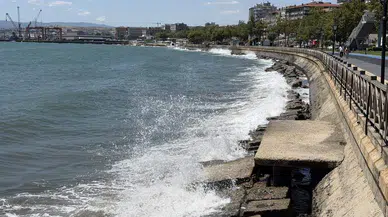 Marmara'da poyraz kabusu: Tekirdağ'da deniz trafiği durdu, plajlar boşaltıldı