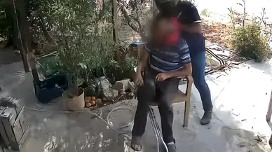 Bahçesinde otururken vahşi saldırıya uğradı: 80 yaşındaki engelli vatandaşı darbeden saldırgan yakalandı