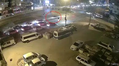 Orhangazi’de üç araçlık kaza kamerada: 5 kişi yaralandı