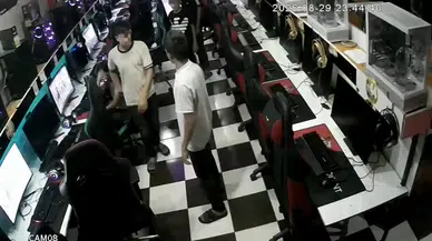 Adana'da internet kafe dehşeti: Oyun oynarken bıçaklı saldırıya uğradı