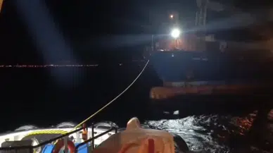 Çanakkale Boğazı’nda arızalanan gemiye römorkör müdahalesi