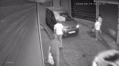Yaya ile tartışan sürücü bıçaklandı, o anlar kamerada