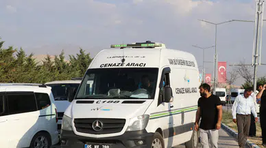 Van Gölü'nde boğulan iki kardeş toprağa verildi