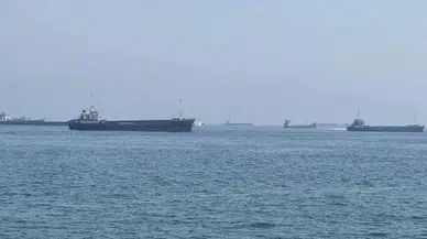 Kızıldeniz'de ticari gemiye isabet: Mürettebat güvende, yangın kontrol altında