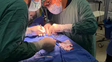 610 gramlık Rüzgar bebek için sevkiyat riskine karşı yerinde operasyon: Kalbindeki açık damar yatak başında kapatıldı