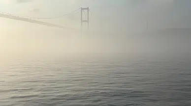 İstanbul Boğazı'nda yoğun sis deniz ulaşımını durdurdu