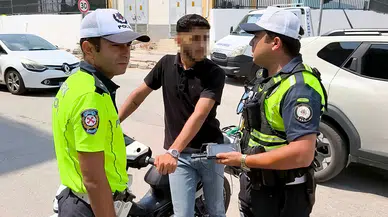 Adana'da motosiklet denetiminde 41 sürücüye 1 milyon 266 bin lira ceza: Kaçmaya çalışan sürücü araçların arasında yakalandı