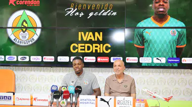 Alanyaspor'da imza töreni: Cedric 4 yıl Alanya'da