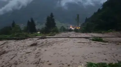 Uzungöl'de sağanak felaketi: Dere taştı, yollar çamur içinde kaldı