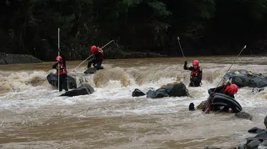 Keşap’ta selde kaybolan dayı ve yeğeni aranıyor
