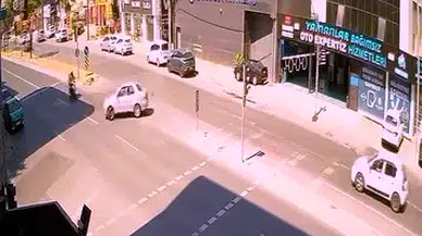 Avcılar'da yasak dönüş kazası sonucu ağır yaralanma yaşandı