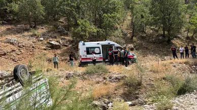 Kahta'da kamyonet şarampole yuvarlandı: 73 yaşındaki sürücü hayatını kaybetti
