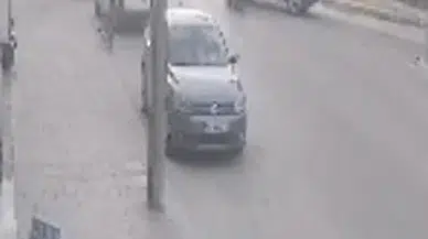 Akyazı’da geri dönüş yapan otomobille çarpışan motosikletli yaralandı