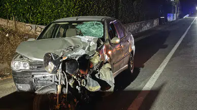 İpsala'da motosiklet otomobile saplandı: 2'si ağır 3 yaralı